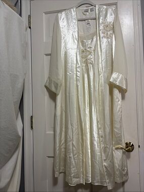 Étonné Beaded Satin Wedding Nightgown and Robe Set